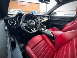 Alfa Romeo Stelvio Sprint SUV-AWD-2022 Usado - 5 Plazas - Asientos de Cuero - Product Image 3