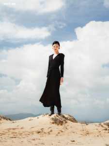 Nouveau Style Sexy col en v femmes robes DIA col en v WRAP ROBE Deknit dos Satin Georgette tissu noir blanc couleurs dos fermeture éclair - Product Image 2