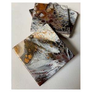 Ensemble de sous-verres modernes en résine époxy et noyer avec motifs de flux colorés pour les cafés, les restaurants et la décoration intérieure élégante - Product Image 2