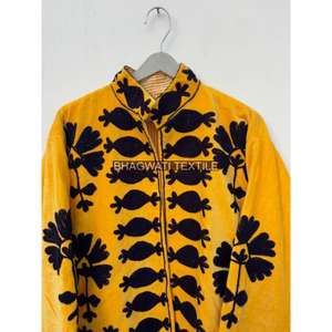 Veste brodée à la main en velours Suzani pour femmes, manteau de fête tricoté respirant, cadeau d'hiver parfait pour le coton d'automne - Product Image 3