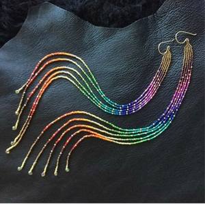 Pendientes largos ligeros con cuentas con opción de tamaño personalizado Pendientes largos personalizables con cuentas de semillas y perlas - Product Image 2