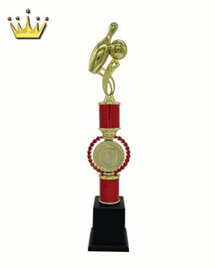 Trofeo de micrófono de plástico dorado y Rojo para cantar eventos musicales recuerdos de Navidad y San Valentín y artesanías de premios - Product Image 3