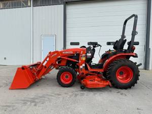 Chargeuse sur pneus compacte avec godet frontal, tracteur utilitaire diesel pour l'agriculture et la construction - Product Image 2