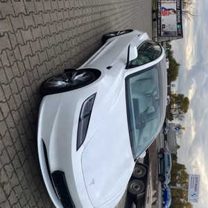 1000% Clean Véhicule électrique Tes / la Model 3 - Rear-Wheel Drive Intérieur noir et blanc d'occasion - Product Image 1