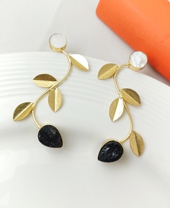 A beautiful round pendant Handmade circular <b>drop</b> <b>earrings</b> with agate stone embellishments are <b>gold</b>-plated for weddings events - Product Image 4