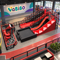 Parc de jeux intérieur commercial Racing Drop Slide avec fosse à mousse, tunnel de glisse, obstacles Ninja et activités d'escalade pour fournisseurs de centres de divertissement familial (FEC)