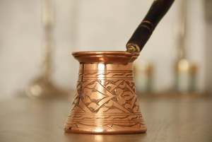 Cafetière turque en cuivre et bois avec poignée, vaisselle moderne, tasse à café, décoration de table pour la maison, la cuisine, le restaurant, l'hôtel, les fêtes - Product Image 2