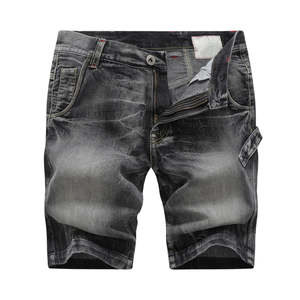 Pantalones Cortos Deportivos de Primera Calidad para Hombre, Hechos en Pakistán, Cómodos, de Cintura Media, Estilo Jogger, con Contraste de Color y Estampado Moderno - Product Image 2