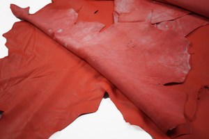 Cuero Vacuno Genuino Rojo Premium, Cuero Teñido con Acabado Liso para Bolsos, Zapatos, Prendas, Tapicería y Accesorios - Product Image 5