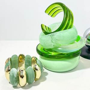 กำไลเรซิ่นลายฉลุสีทองโบราณแบบเป็นมิตรกับสิ่งแวดล้อม พร้อมลวดลายเรขาคณิต สีปรับแต่งได้ งานฝีมืออินเดีย - Product Image 3