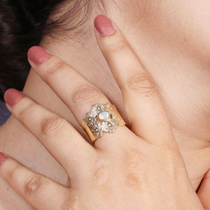 แหวนพลอยมูนสโตนสีรุ้งสีเงินสเตอร์ลิง925ชุบทอง18K สำหรับงานแต่งงานหรือปาร์ตี้ของขวัญ - Product Image 3