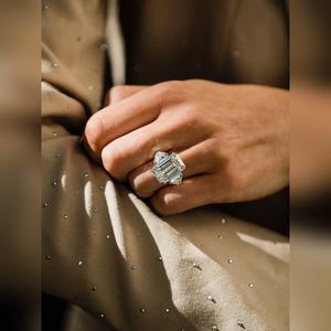 Anillo de Compromiso de Diamante Talla Esmeralda de Lujo, Engaste de Platino, Precio de Fábrica, Proveedor Mayorista - Product Image 5