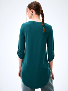 Tunique pour femme à manches 3/4, ourlet incurvé, t-shirt long respirant, col rond, mode boutique, logo personnalisé, OEM, vente en gros - Product Image 2