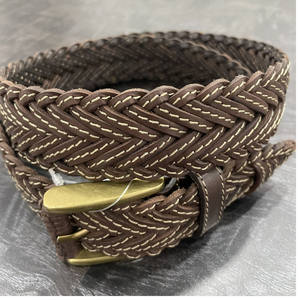 Cinturón de Cuero Trenzado Marrón Oscuro Vintage para Hombre con Costuras Blancas en Contraste y Hebilla de Latón Antiguo - Product Image 3