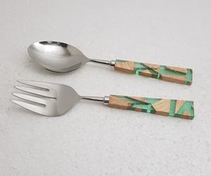 Cuillères plates de serveur de salade de cuisson de mélange d'acier inoxydable de haute qualité avec le manche en bois de résine argentée pour l'usage de cuisine - Product Image 6