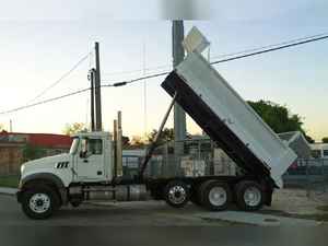 CAMIÓN VOLQUETE 2014 MACK DE GRANITO 292.000 KM AUTOMÁTICO 6X2, 400HP TRANSMISIÓN AUTOMÁTICA - Product Image 3