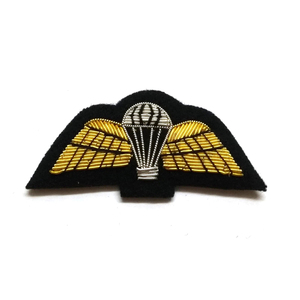 Badges brodés à la main personnalisés de l'aviation britannique des parachutistes sur tissu feutré avec fils de bullion pour blazers et autres uniformes - Product Image 6