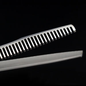 Usine en gros Hitachi fibre de carbone ciseaux pouce anneau tatouage pare-chocs barbier pour la formation de ciseaux de cheveux - Product Image 1