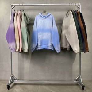 เสื้อฮู้ดผู้ชายสีดำแบบสวมหัว360GSM ผ้าฝ้ายขนแกะสำหรับฤดูหนาวอบอุ่นย้อมสีสเปรย์แบบกำหนดโลโก้ได้เอง - Product Image 3