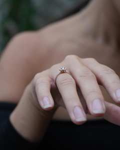 Anillo de compromiso de Halo blanco de corte redondo de 5mm | Pave Band Rose Gold o Silver Ring Women | CZ Moissanite Jewelry - Product Image 5