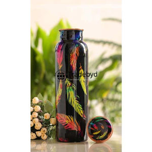 La bouteille en cuivre ayurvédique faite pour de l'eau pure bénéficie d'une esthétique artisanale intemporelle Tradebyd - Product Image 5