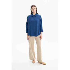 Blusa de Popelina Indigo de Corte Holgado - Cuello Alto Informal para Verano - Product Image 3