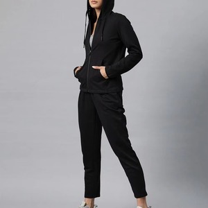 ชุดวอร์มลำลองดีไซน์ใหม่สำหรับผู้หญิง ลวดลายย้อมสีแบบแอซิดพร้อมปักโลโก้ ชุดสองชิ้นสำหรับผู้หญิง ชุดกีฬาฤดูหนาวสำหรับผู้หญิง - Product Image 2