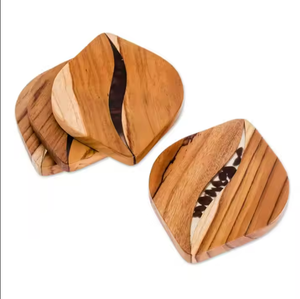 Les sous-verres en noyer de style classique polis à la main en manguier et bois d'acacia rehaussent toute table d'une beauté fonctionnelle - Product Image 3