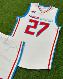 ชุดบาสเก็ตบอลคุณภาพสูง ผลิตจากผ้าโพลีเอสเตอร์ 100% ดีไซน์ยอดเยี่ยม ออกแบบได้ตามต้องการ เหมาะสำหรับกีฬากลางแจ้ง - Product Image 2