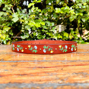 Cinturón de Cuero Genuino de Búfalo de Agua para Mujer, con Bordado Floral de Diseño, Hebilla de Latón Macizo, Longitud Personalizable - Product Image 5