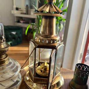 Petite lanterne de style vintage, idéale pour offrir en cadeau, pour les fêtes de pendaison de crémaillère, les hôtels, les restaurants et l'utilisation quotidienne en cuisine, en provenance d'Inde - Product Image 4