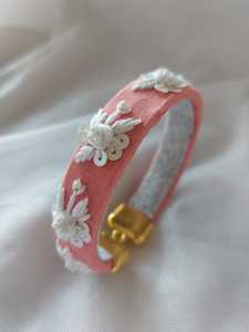 Pulseras bordadas hechas a medida en diseño floral hechas con patrones Bordados florales para reventa en tiendas de accesorios para el cabello - Product Image 2