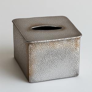 Boîte à mouchoirs en métal moderne faite à la main, conçue pour les maisons élégantes, offrant un artisanat magnifique et une texture douce - Product Image 1