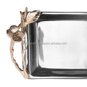 Plateau en métal plaqué or fait à la main, design rectangulaire moderne pour la décoration de Noël, plateau de présentation multifonctionnel par Zahid Exports India - Product Image 3
