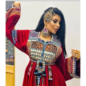 Robe Kuchi Afghane rouge traditionnelle faite à la main pour femmes avec miroir lourd travail complexe broderie tribale détails perlés colorés - Product Image 3