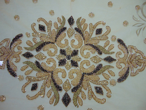 Nappe de table à manger brodée dorée 6 places Nappe décorative de luxe faite à la main pour les fêtes à la maison et la décoration de mariage - Product Image 2