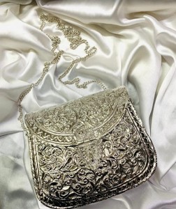 Sac en métal artisanal de qualité supérieure pour femmes, pour les mariages, les soirées, avec des pierres, pochette de créateur en provenance d'Inde - Product Image 4