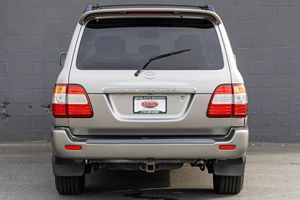Best Offer 2006 4WD SUV Left Hand <b>Drive</b> Diesel Automatic Transmission Luxury Off Road Vehicle Export Ready Reliable - Product Image 2