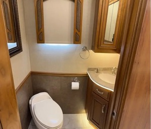 PROVEEDOR DE Autocaravana Usada Entega Coach Anthem 44 B 2017 con Motor Diésel en Venta - Product Image 2