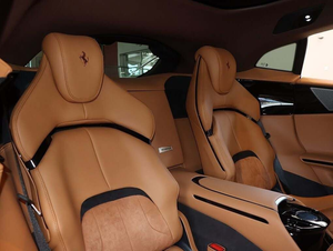 Ferrari Purosangue AWD 2024 d'occasion, conduite à gauche, turbo, sièges en cuir R20, intérieur clair, automatique, caméra de recul, SUV, toit ouvrant, 5 places - Product Image 2