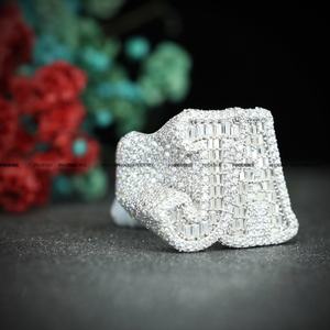 Anillo de Compromiso con Inicial JA de Moissanita, Anillo de Boda con Diamantes Redondos y Baguette para Hombre de Phoenix Enterprise - Product Image 3