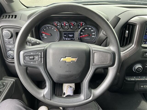 CLEAN 2023 C H e V R o L E T Plata ado 1500 Custom Crew Cab 4WD - Product Image 2