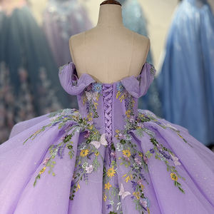 Robe de bal Quinceañera exclusive 2-en-1 modèle Sweetheart 6528 avec dentelle, perles, appliqués brodés et traîne chapelle - Product Image 4