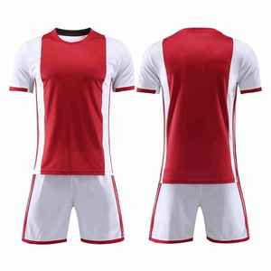 Uniforme de fútbol personalizado OEM último modelo conjuntos de uniformes de fútbol patrón sólido mangas cortas con impresión por sublimación personalizada - Product Image 1