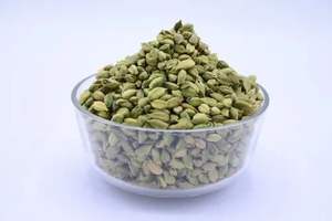 Type de traitement brut séché d'épices et d'herbes de cardamome verte fraîche disponible à la vente - Product Image 3