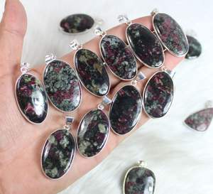 Pendentif en pierres précieuses Eudialyte Collier cabochon en pierres précieuses rares Fabrication de bijoux en gros faite à la main pour les cadeaux et la mode - Product Image 4