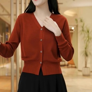 Suéter de Cachemira con cuello en V de invierno elegante para mujer, cárdigan rojo de Año Nuevo, abrigo superior con logotipo de Animal, diseño frontal de estilo informal - Product Image 3