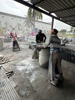 Dalles de granit noir modernes pour rebords de fenêtre de salon, seuils, bordures de piscine, cadres de portes, meneuses en pierre, profilés sur mesure