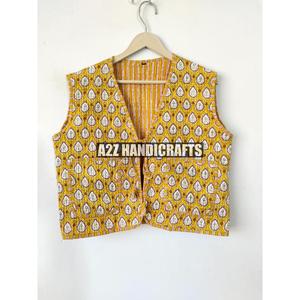 Chaqueta de algodón indio acolchada hecha a mano, chaleco reversible de estilo bohemio, patrón de rayas, cierre de cinturón, ropa exterior corta de algodón - Product Image 1