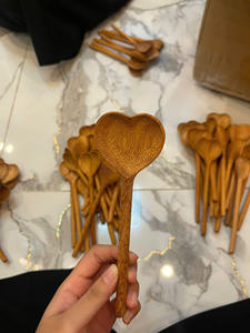 Cuillère en bois faite à la main, ustensile de cuisine en bois dur solide et durable d'origine vietnamienne pour mélanger les aliments et servir à manger - Product Image 4